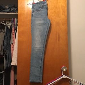 American Eagle Light Wash Jean